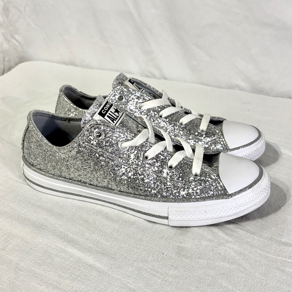 Junior Converse All-Star Chuck Taylor Silver Glitter Sparkle Low Top Sneakers - Picture 1 of 8